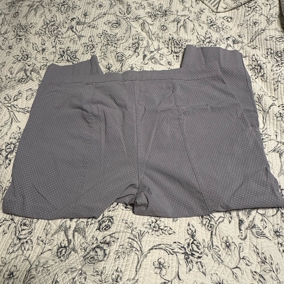 Porophrase plus size capris - Picture 6 of 7